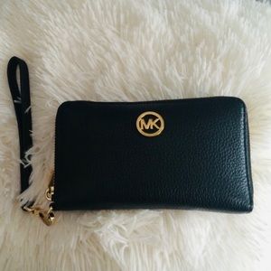 Michael Kors Jet Black wallet 🖤 🖤 🖤
